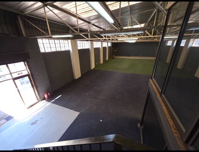 1,000M² WAREHOUSE FOR SALE IN HILTON